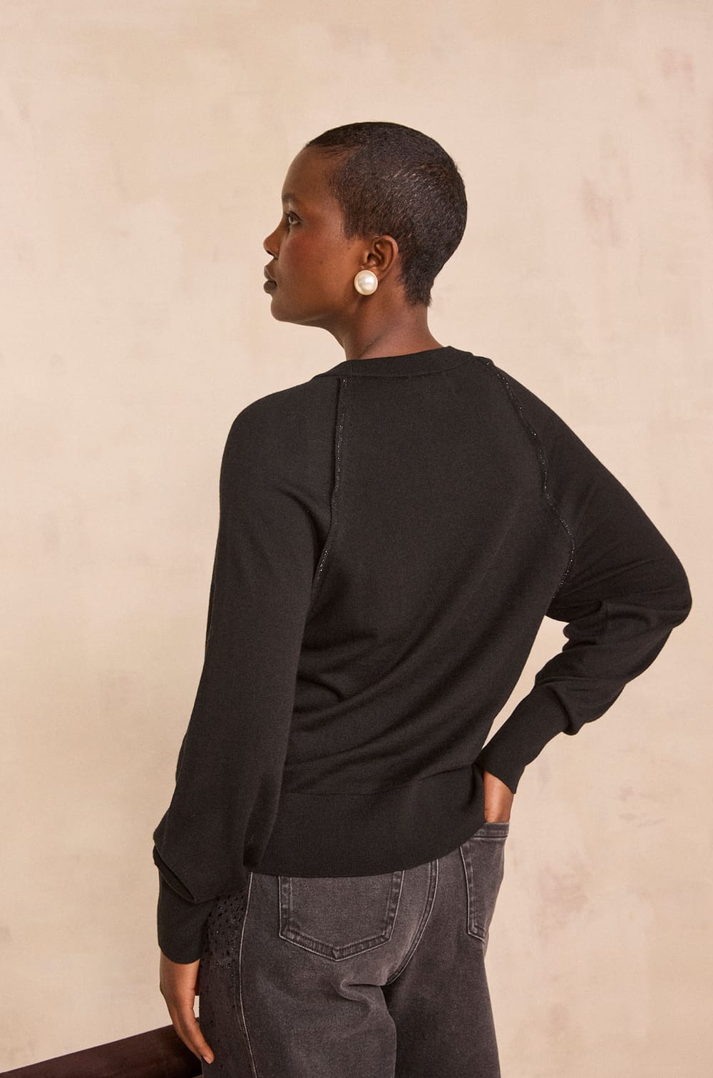 Adriana pullover with sparkling stripes;${refinementColor}