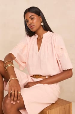 Blouse brod&eacute;e &agrave; manches courtes en coton SACHA;${refinementColor}