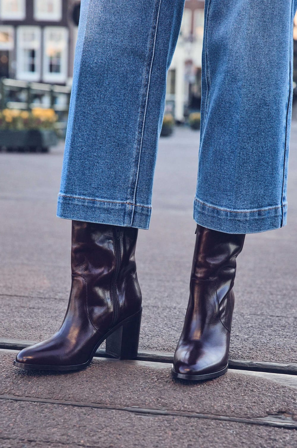 VANESSA leather Boots;${refinementColor}