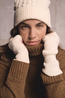 HOCHE cable knit hat;${refinementColor}