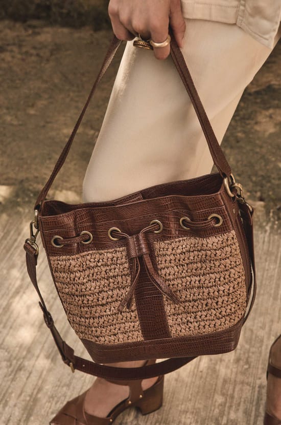 MAX leather and raffia bucket bag;${refinementColor}