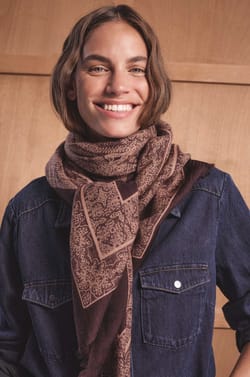 Édition Octobre Rose - Foulard TAMINE en 100% laine;${refinementColor}