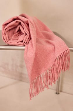 Woven pink scarf ROBIN;${refinementColor}