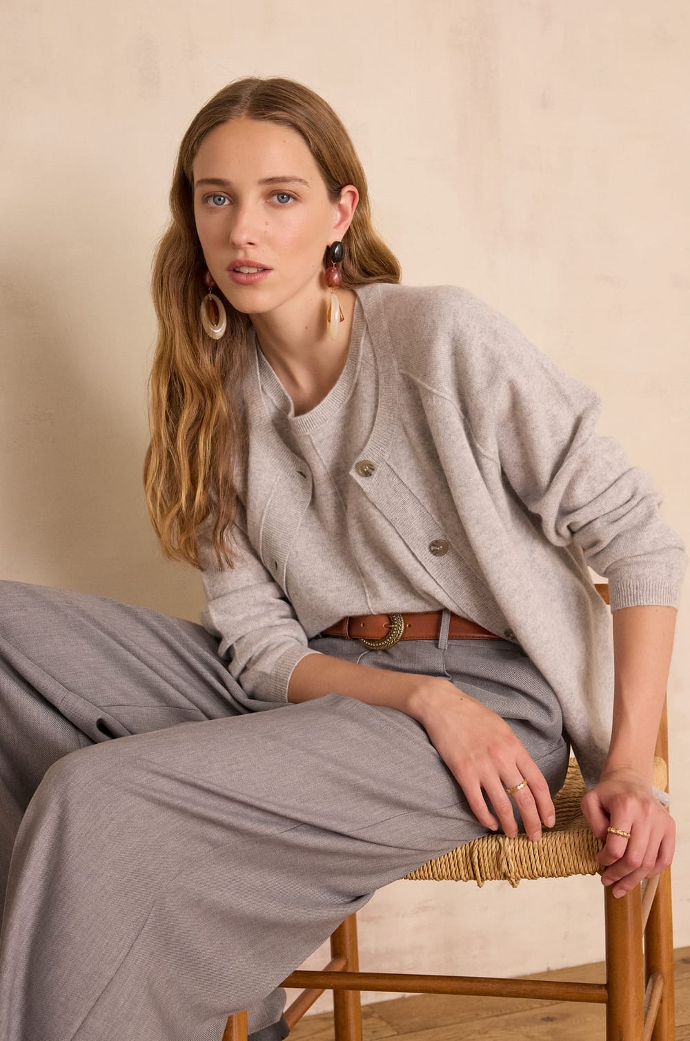 BILLY Cardigan in 100% cashmere;${refinementColor}
