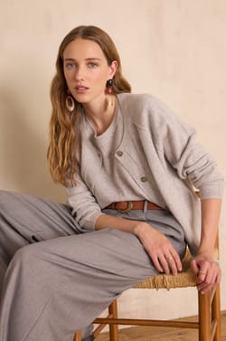 BILLY Cardigan in 100% cashmere;${refinementColor}