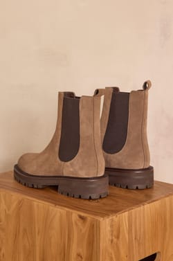 VICTOIRE leather boots;${refinementColor}