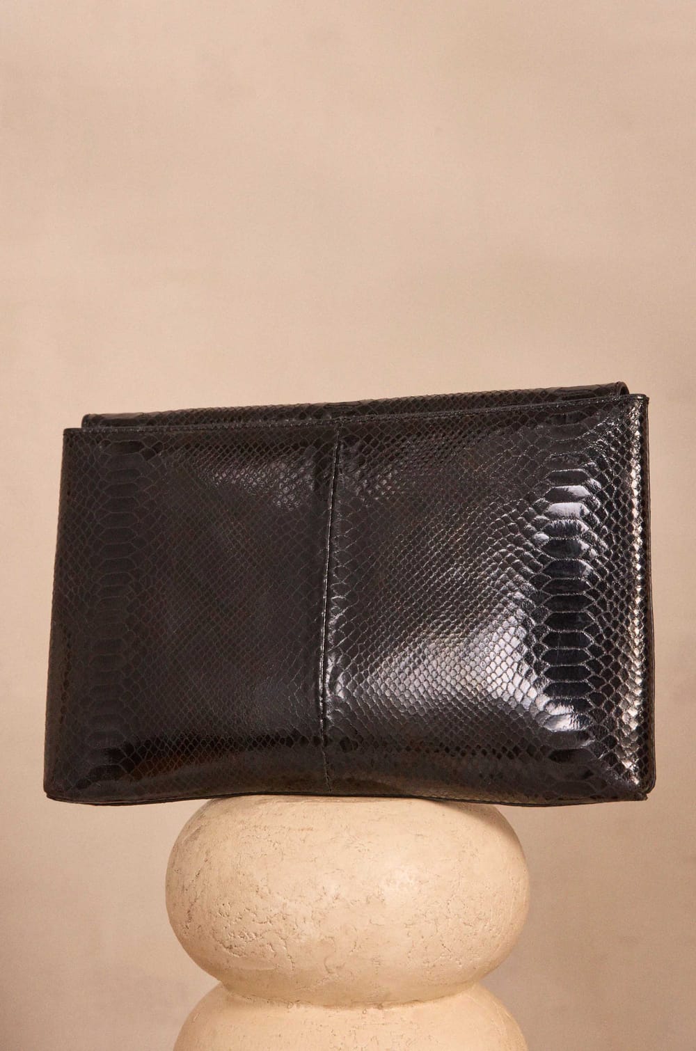 LEON leather pouch;${refinementColor}