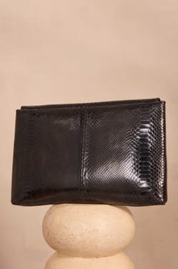 LEON leather pouch;${refinementColor}