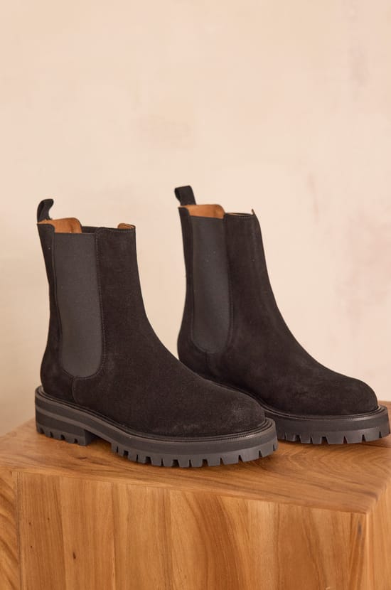 VICTOIRE leather boots;${refinementColor}