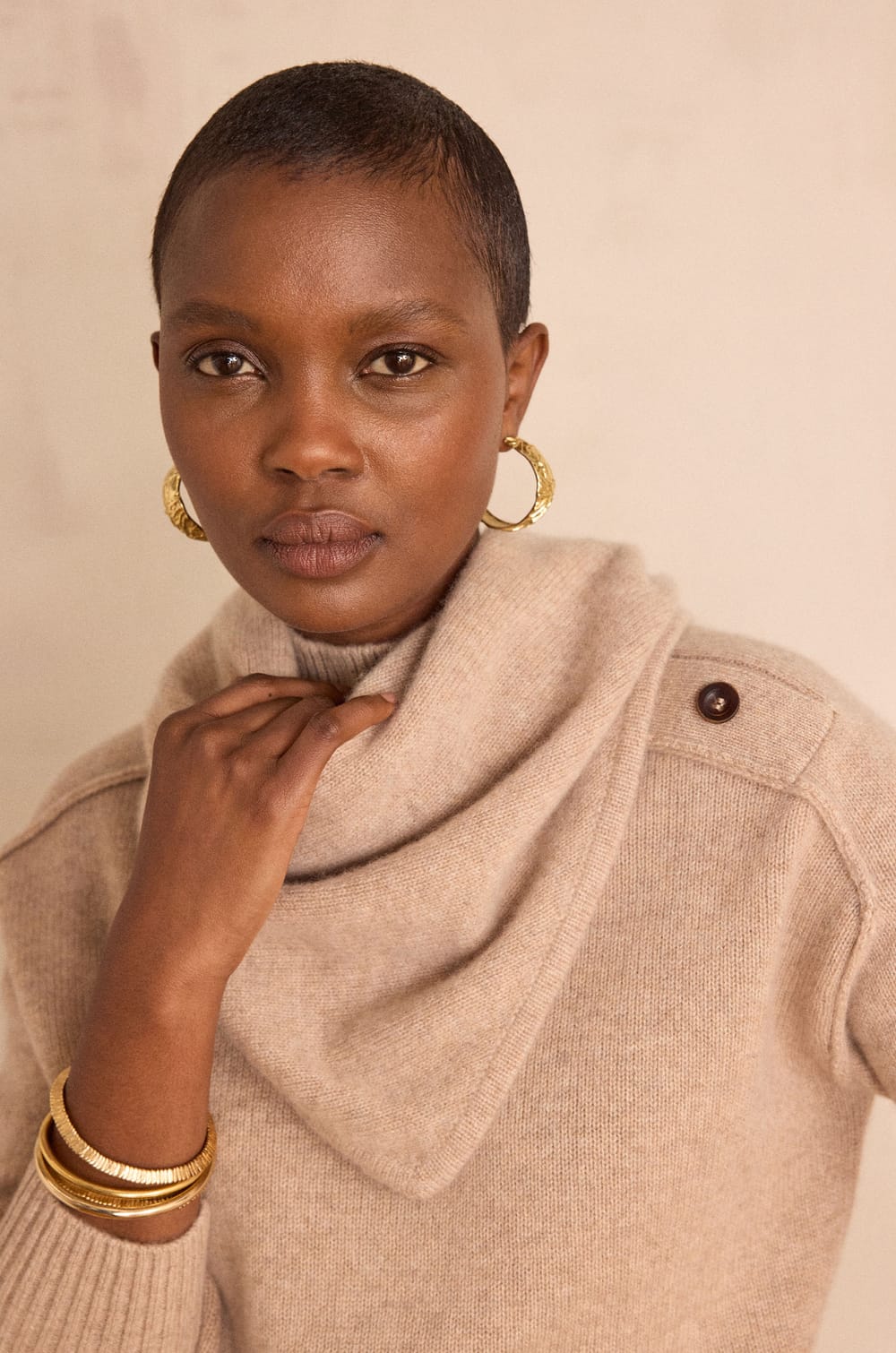 Triangle scarf in 100% 2-ply cashmere THOMAS;${refinementColor}