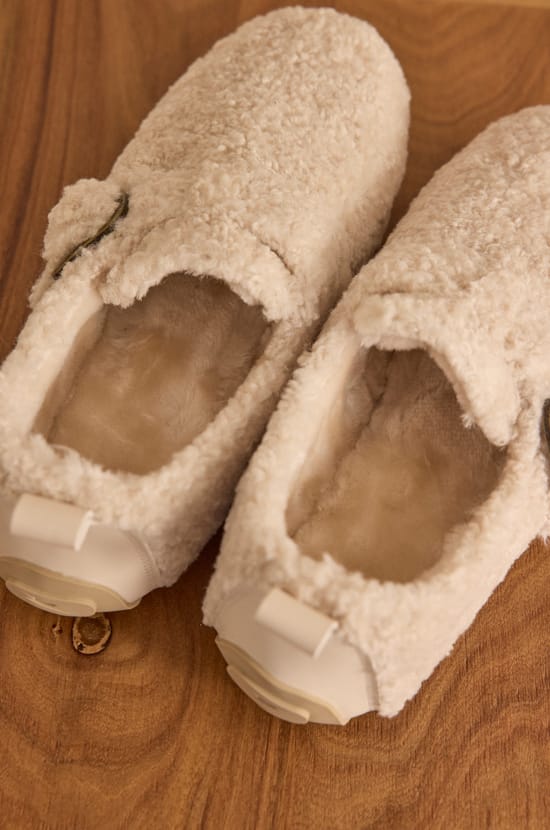 VOLF Slippers;${refinementColor}