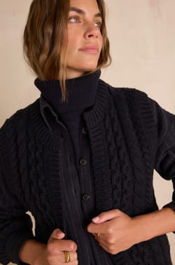 BIXENTE sleeveless cardigan in wool;${refinementColor}