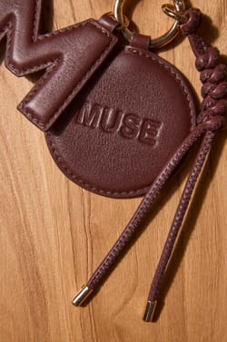 Accessoire en cuir bordeaux MARCEL CHARMS;${refinementColor}