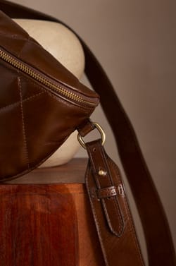 Sac banane GABY en cuir;${refinementColor}