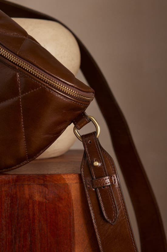 Sac banane GABY en cuir;${refinementColor}