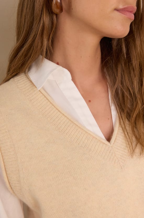 BASILE sleeveless jumper in 100% wool;${refinementColor}