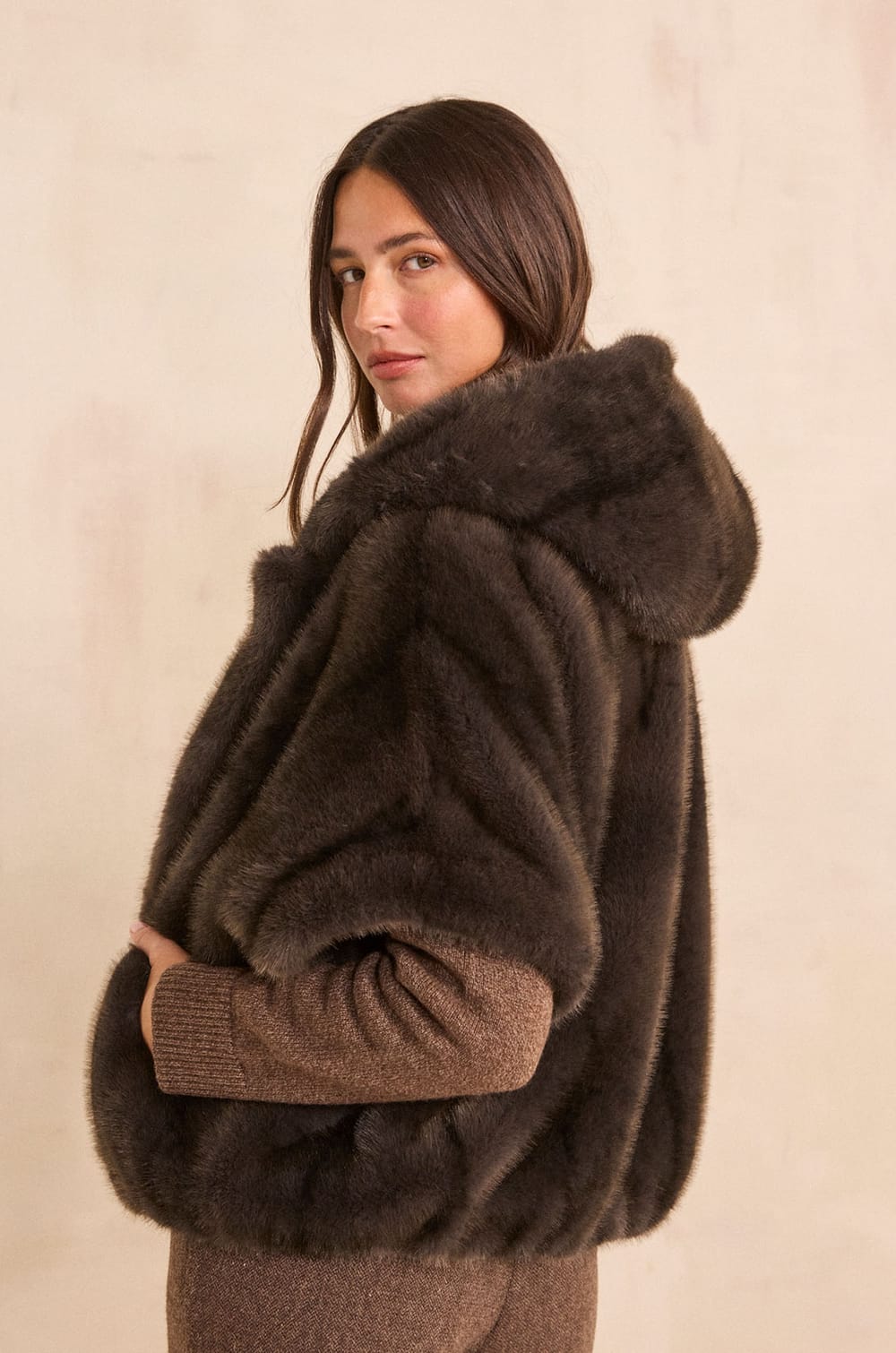 DAYANA fluffy textured cape;${refinementColor}