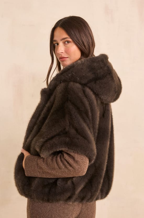 DAYANA fluffy textured cape;${refinementColor}