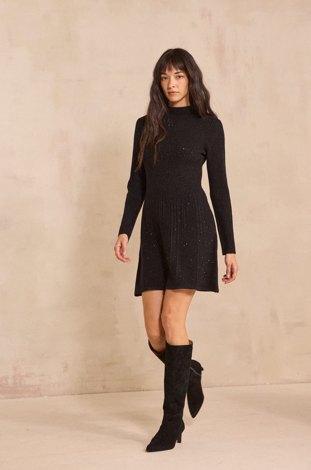 Black straight knit dress in mixed wool with sequins;${refinementColor}