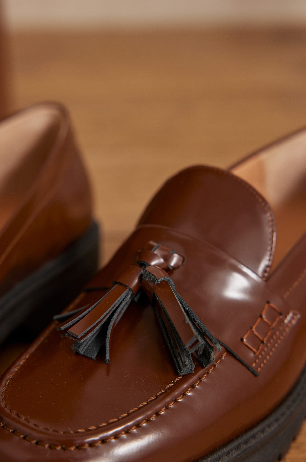 VALENTIN leather loafers;${refinementColor}