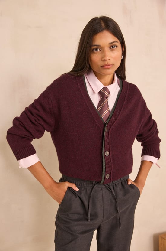 Lovely long-sleeve dense knit vest;${refinementColor}