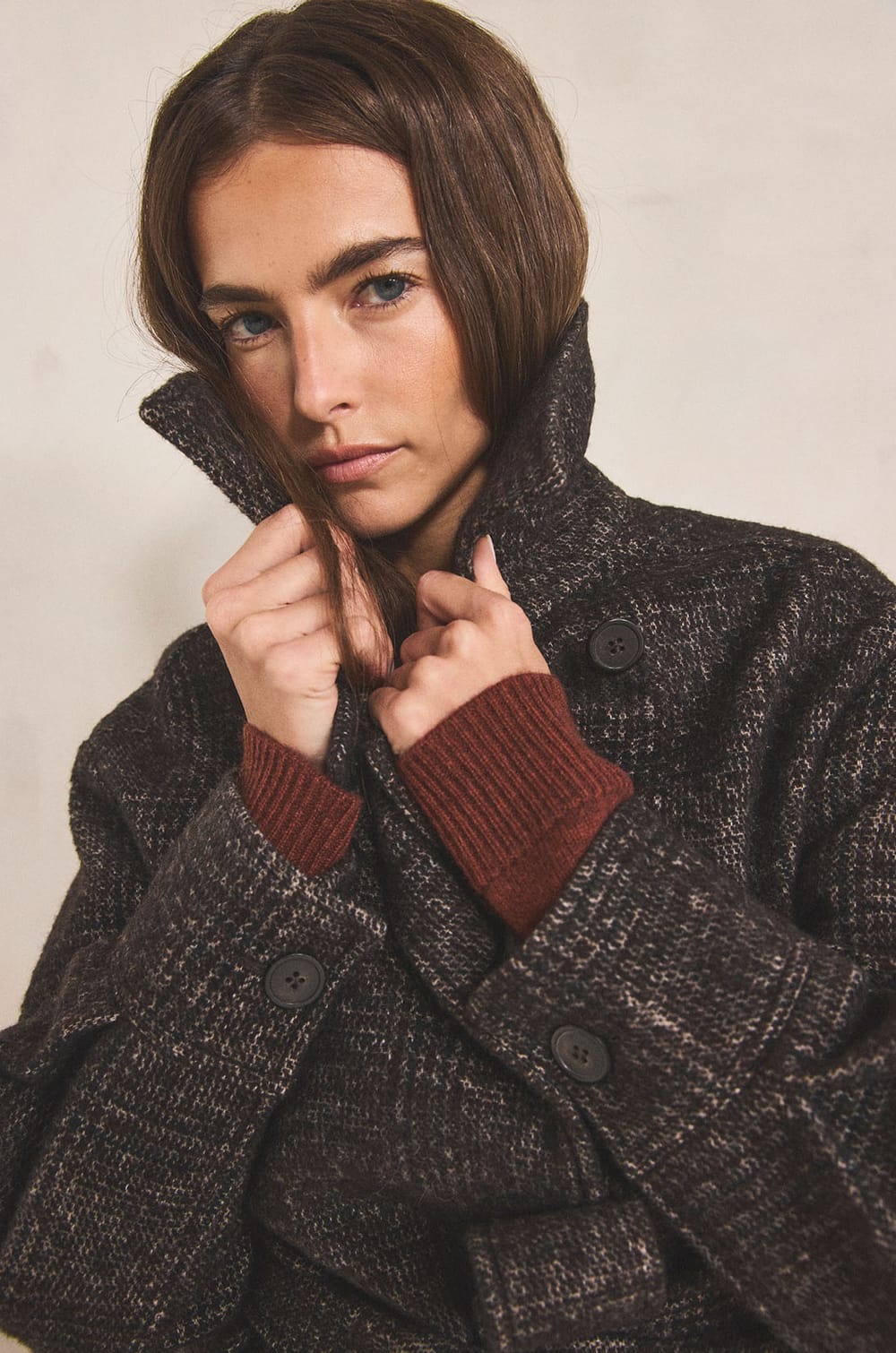Long belted coat in blended wool DJOVANNI;${refinementColor}