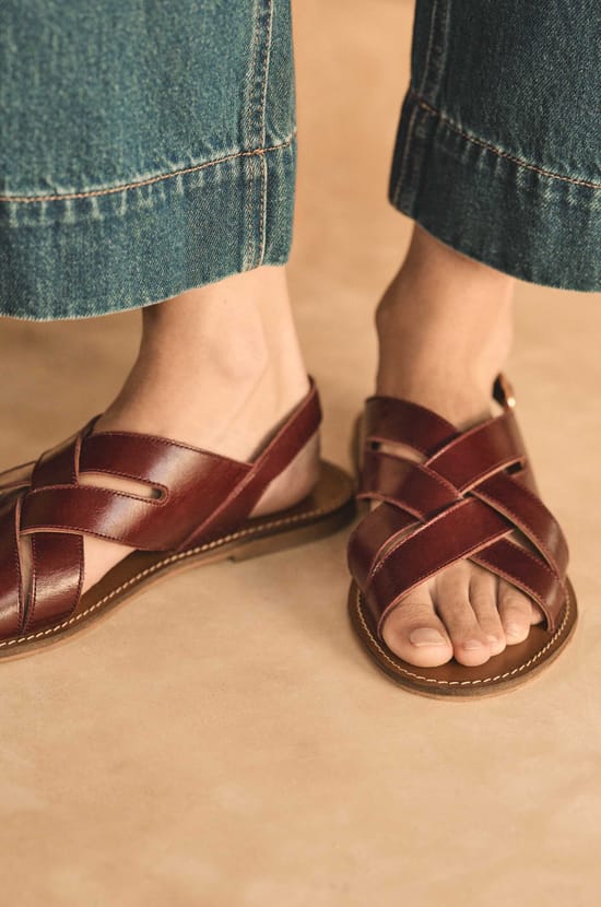 Flat sandals made of 100% leather SOAN;${refinementColor}