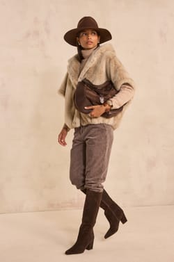 Sleeveless cape DAYANA;${refinementColor}