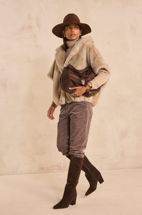 Mouwloze cape DAYANA;${refinementColor}