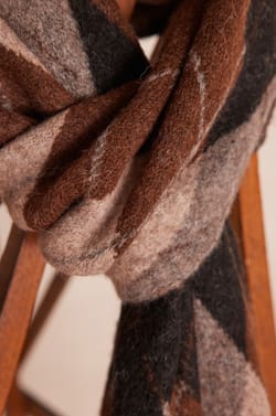 TOBIAS sjaal in wol en alpaca;${refinementColor}