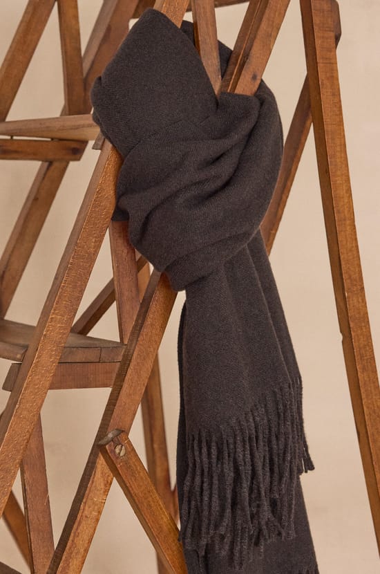 TOM Scarf;${refinementColor}