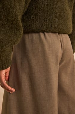 Pantalon large &agrave; pinces LUCE;${refinementColor}