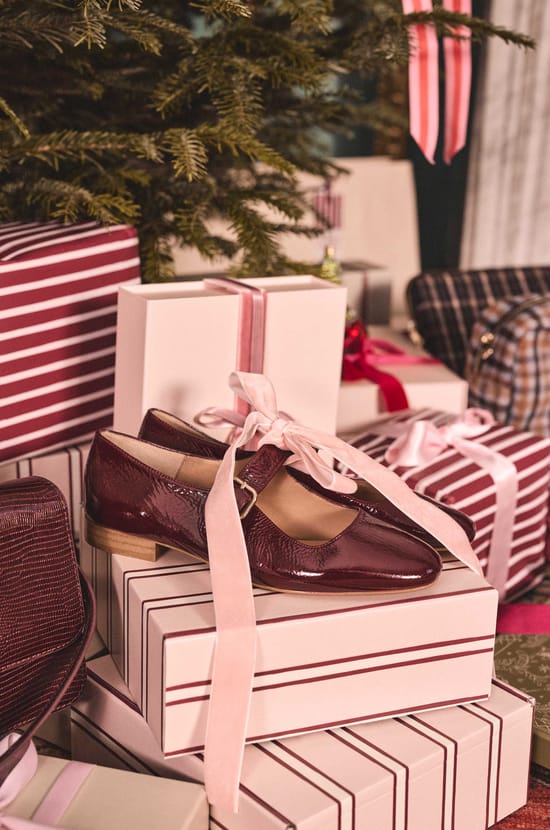 VELVET patent leather ballet flats;${refinementColor}