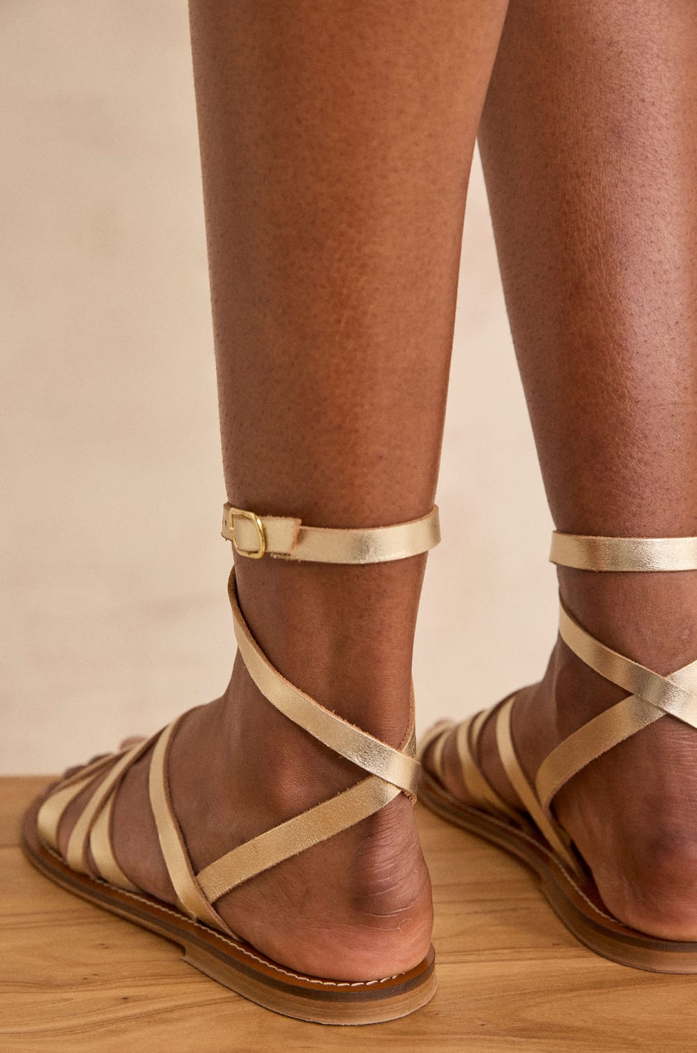 Flat leather strappy sandals SACHA;${refinementColor}