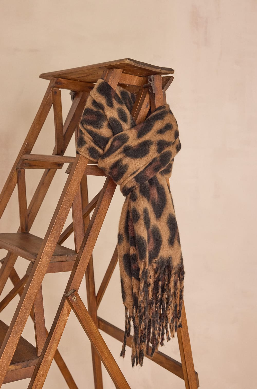 TONY Schal mit Leopardenmuster;${refinementColor}