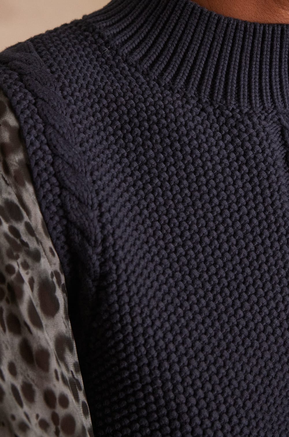 Pull sans manches SCARLET;${refinementColor}