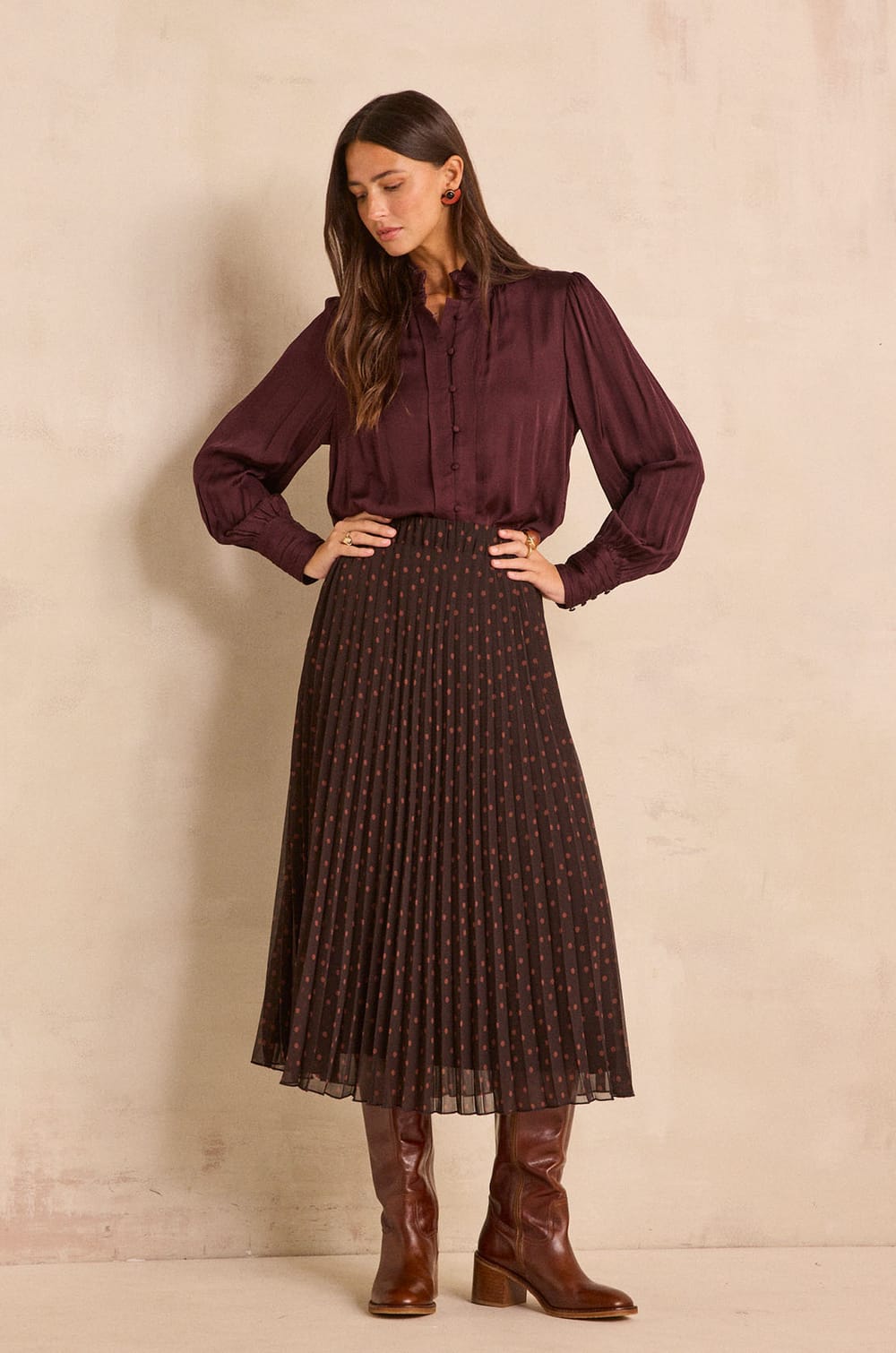 Burgundy pleated skirt VENUS;${refinementColor}