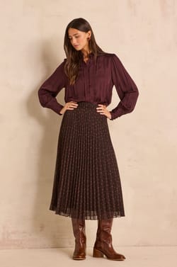 Burgundy pleated skirt VENUS;${refinementColor}