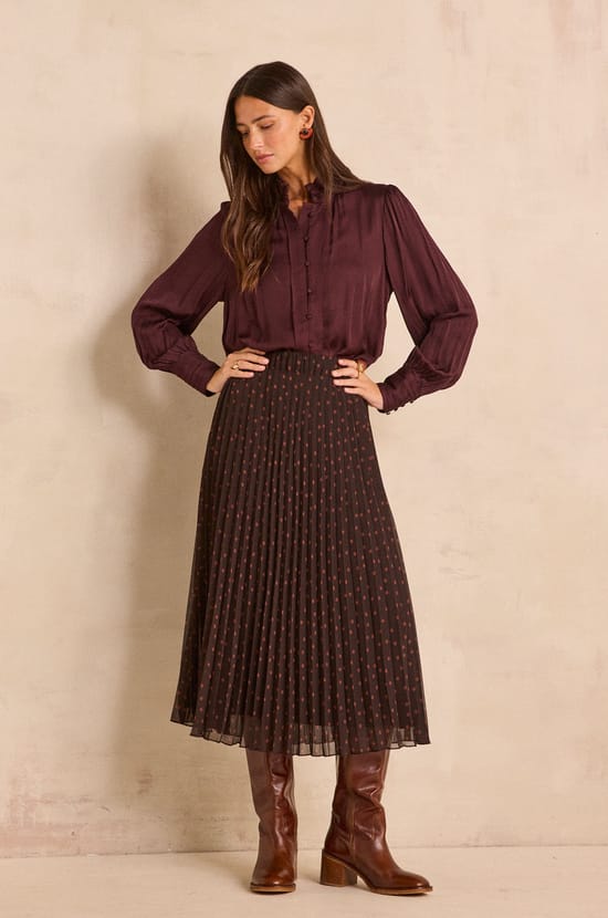Burgundy pleated skirt VENUS;${refinementColor}