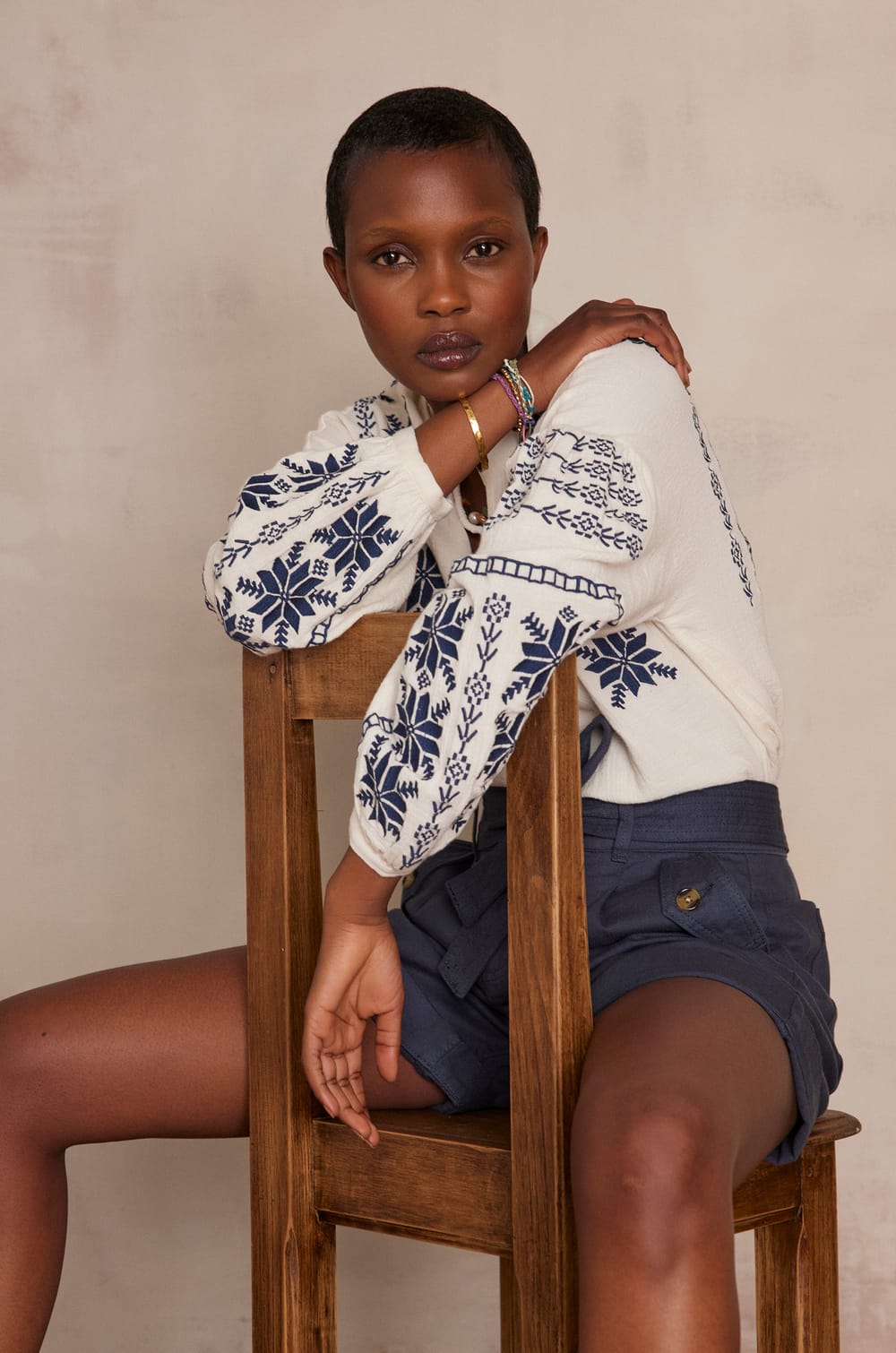 PERFECT Bluse aus Baumwolle mit Stickereien;${refinementColor}