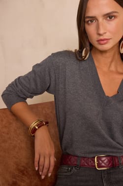 BOB V-neck jumper in wool;${refinementColor}