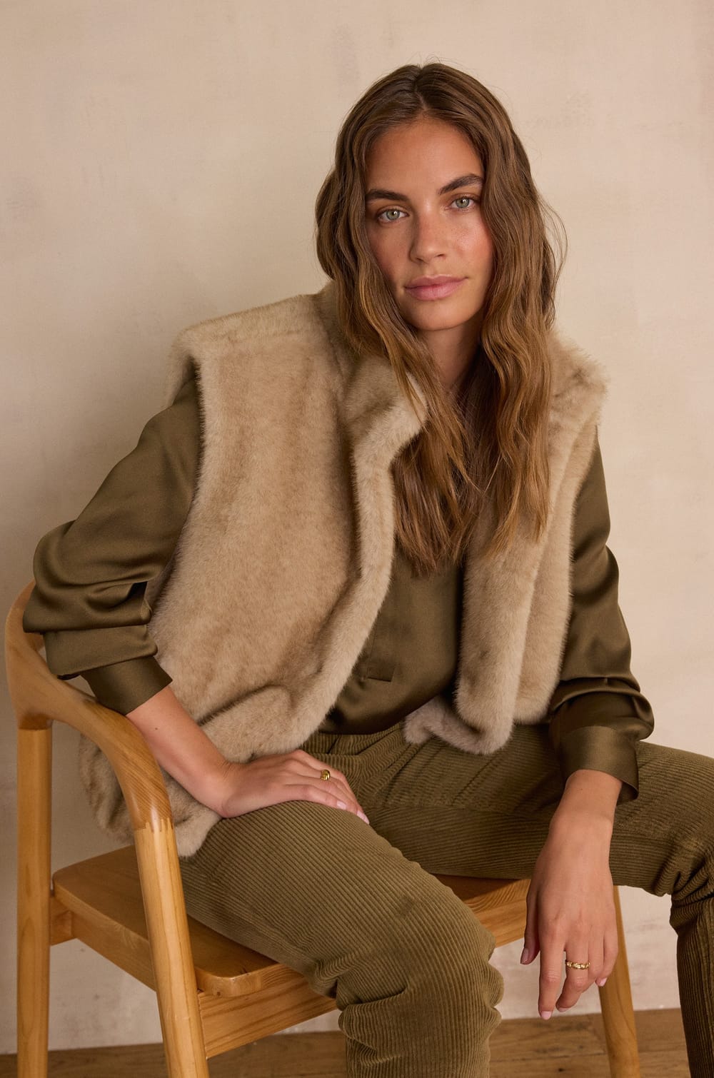Mouwloos pluizig vest SUZANNE;${refinementColor}