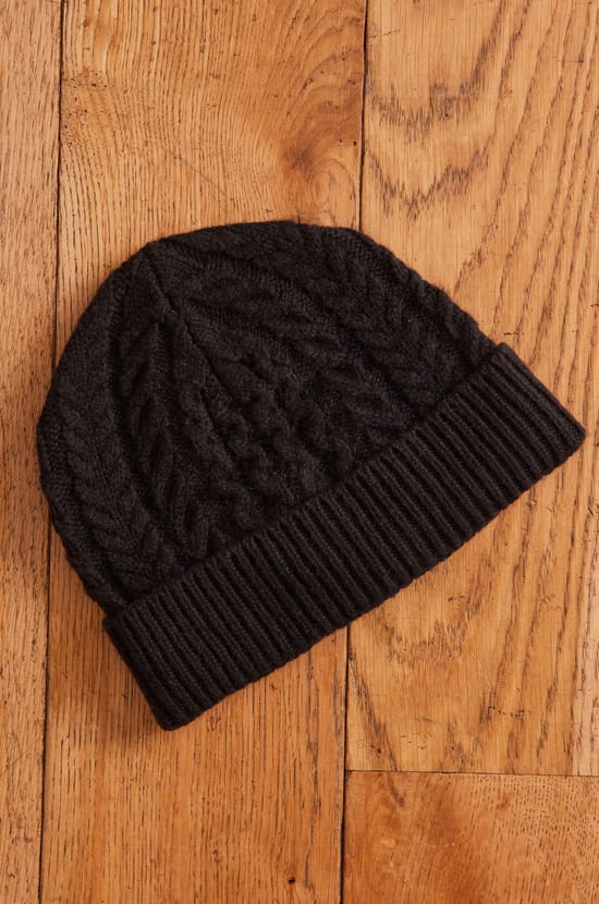 HOCHE cable knit hat;${refinementColor}