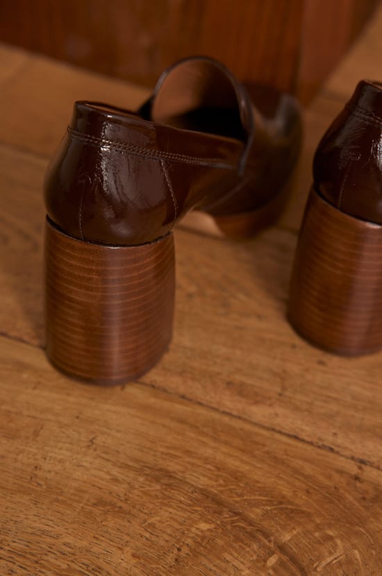 VIOLETTE leather heels;${refinementColor}