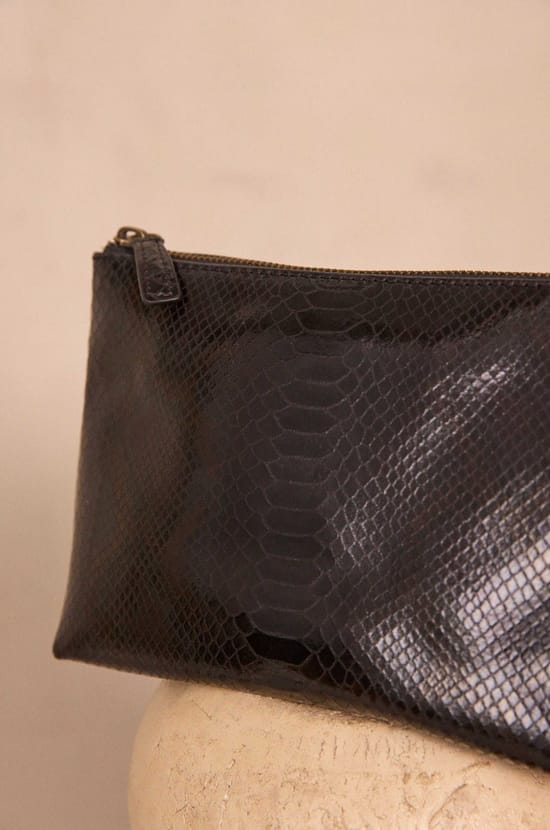 Black leather pouch LEON P POCKET XS;${refinementColor}
