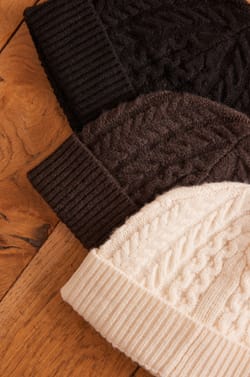 Bonnet HOCHE en maille torsadée;${refinementColor}