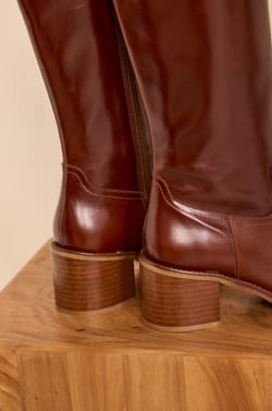 Leather heeled boots VICTORIA;${refinementColor}
