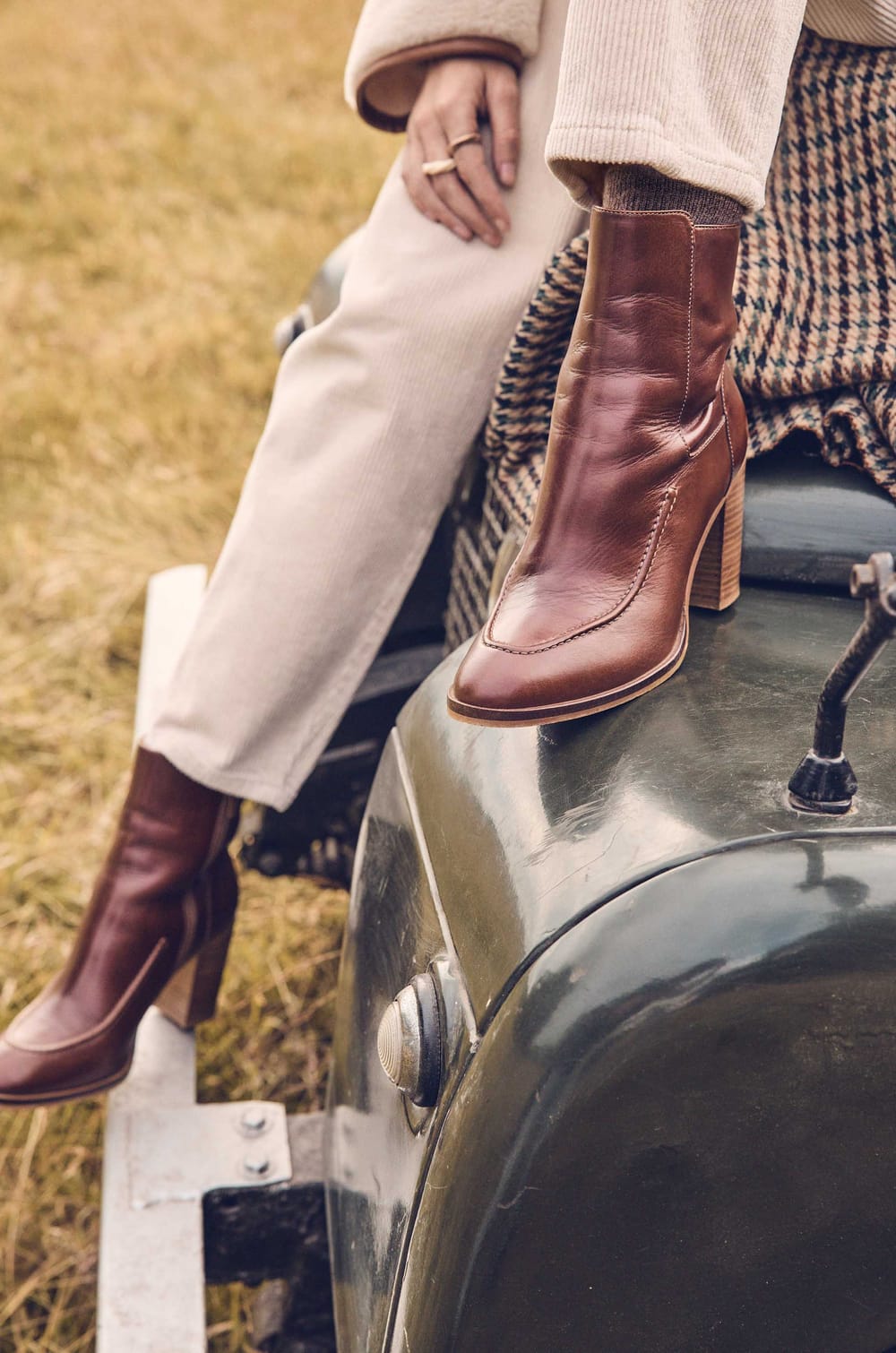 OWEN leather heeled ankle boots;${refinementColor}