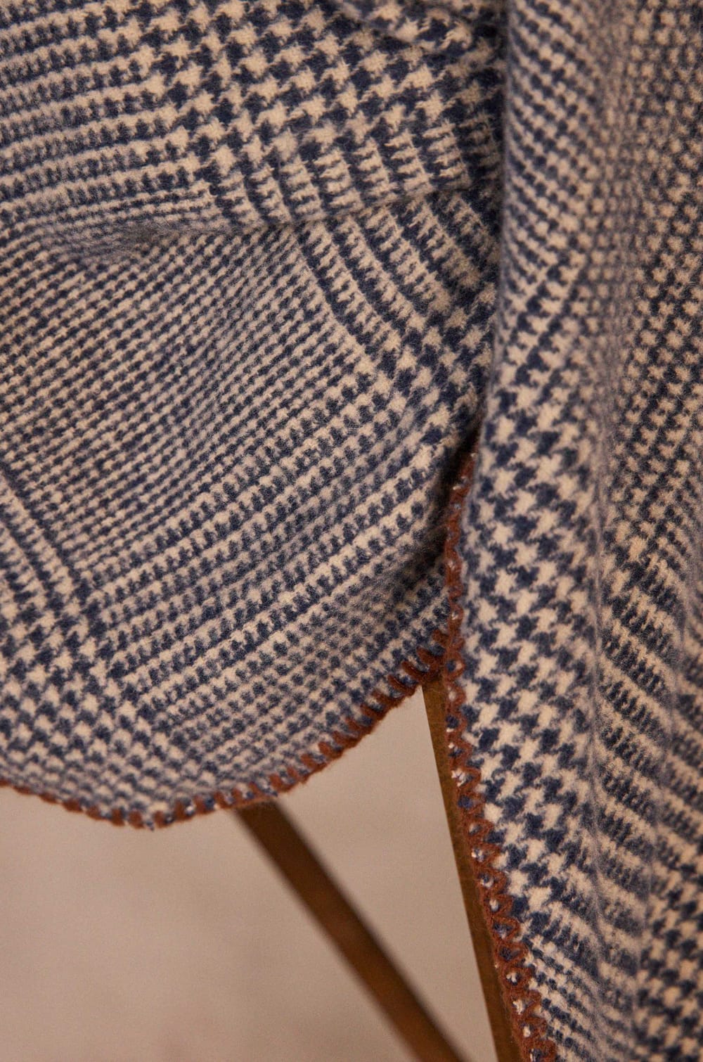 Navy scarf RIVA;${refinementColor}