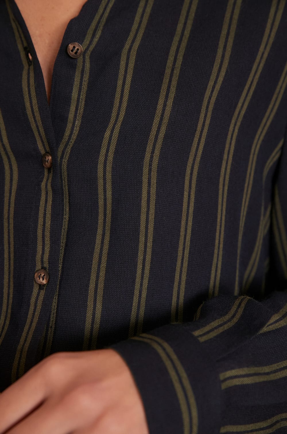 BESTY shirt;${refinementColor}